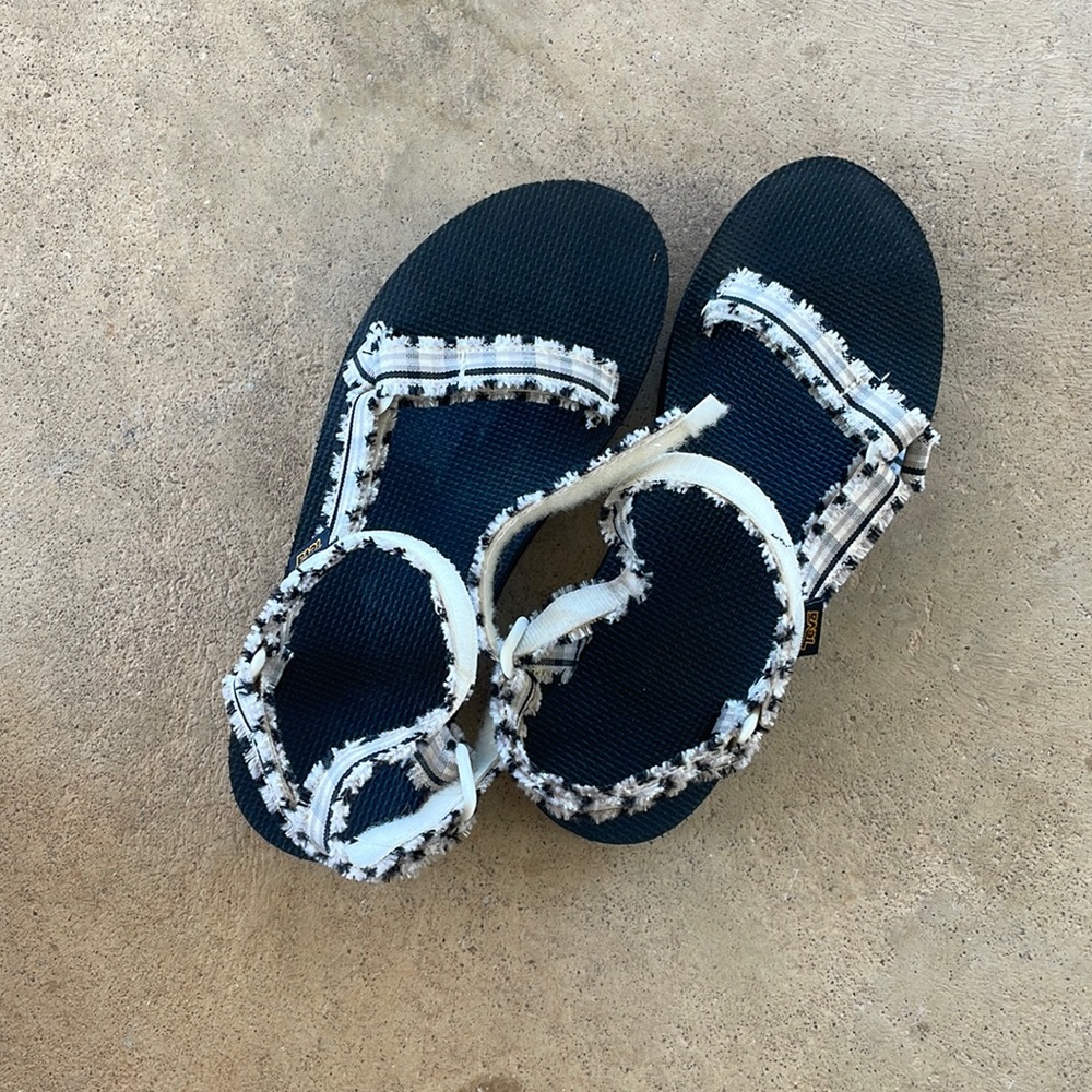 Cutest, great condition midform Tevas